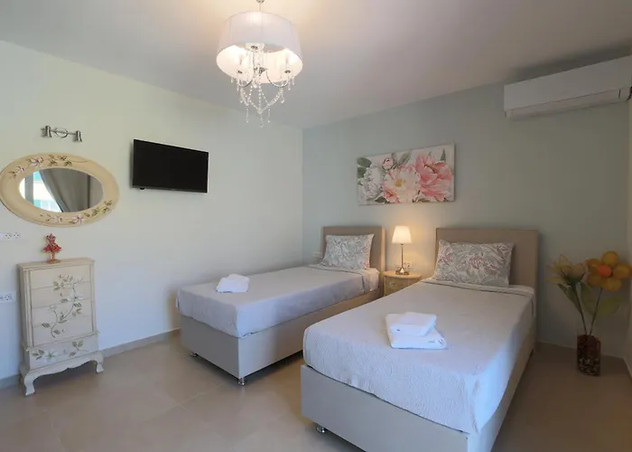 Bella Bianca , 200m From Square Apartment