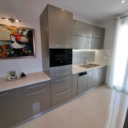 Apartment Bella Bianca , 200m From Square Argostoli (Kefalonia)