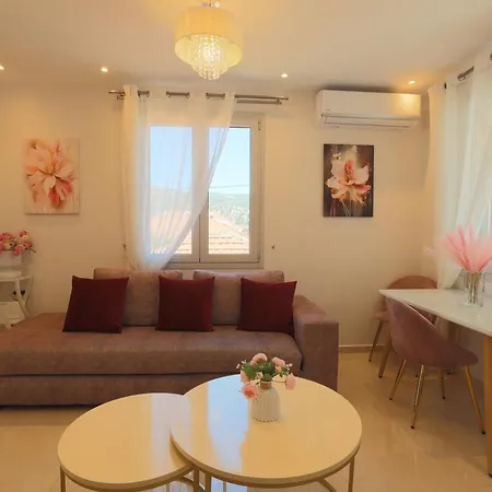 Bella Bianca , 200m From Square Apartment *