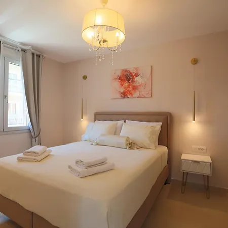 Bella Bianca , 200m From Square