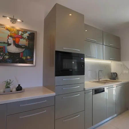 Apartment Bella Bianca , 200m From Square